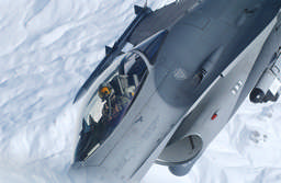 A pilot of an F-16 fighter plane descended into Iraq during a patrol during a mission of Operation Northern Watch